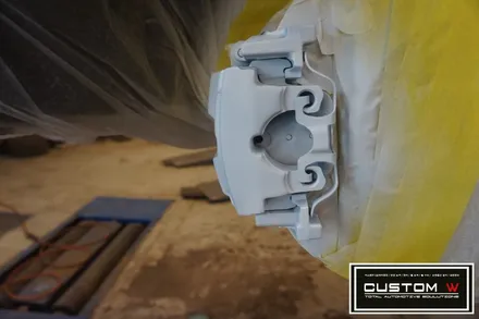 완연한 봄 소식을 알리는  벤츠 C43 AMG 카브리올레 휠상처 수리후, 블랙유광 휠도색 그리고 캘리퍼 도색 작업 까지.! 커스텀W / 용인 처인구