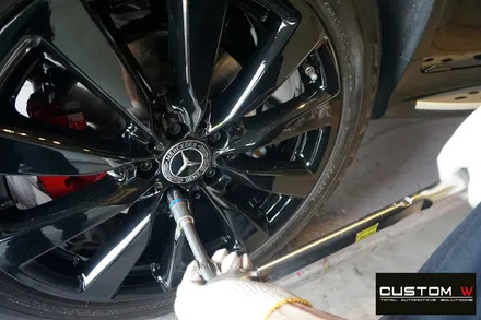 벤츠 GLC 350E 밋밋한 순정 휠 컬러에서 블랙 유광 휠도색, 캘리퍼도색. / 용인 처인구