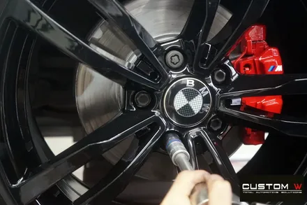 BMW 420D 쿠페 휠 상처 수리 후, 블랙유광 휠도색, 레드 캘리퍼 도색 / 용인 처인구