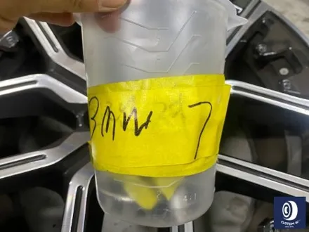BMW 휠.. 왜 이렇게 만들까... 휠에 장착된 플라스틱 커버는 무슨 의미가 있나? 경량화? 디자인? 신형 740D 신0차 출고 작업 휠 커버 + 휠 블랙 도색 + 캘리퍼  도색 / 용인 처인구