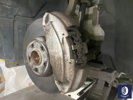 벤츠 W213 E300 18인치 블랙 유광 휠도색 + 지저분한 캘리퍼 부식 및 분진 제거 후, 깔끔하게 레드 컬러 캘리퍼 도색 (feat. 블랙 휠 캡 교환까지_!) / 용인 처인구