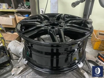 벤츠 V클래스 V300D 휠 상처 수리 후, 블랙 유광 휠도색 + 손상된 타이어 신품으로 교체 작업까지_! / 용인 처인구