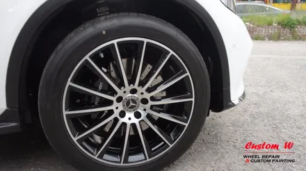 신차 벤츠 GLC 250D 쿠페 차량에 휠 상처가! 다이아몬드컷팅 휠수리로 복원, 깔끔하게 블랙 캘리퍼도색. / 용인 처인구