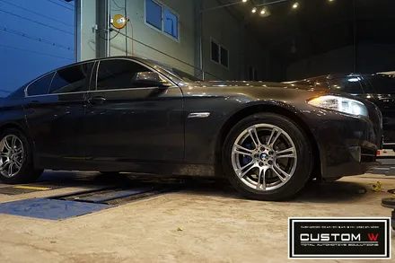 BMW F10 528I 고스트크롬 휠도색 + M퍼포먼스 블루 캘리퍼도색. / 용인 처인구