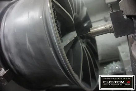 벤츠 CLS 250 상처 심한 휠 다이아몬드 컷팅 휠수리 , 운전석 리어휀더, 범퍼 판금도색 외형복원 작업까지 한번에_! 원스탑 토탈 솔루션 커스텀W / 용인 처인구