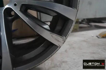 BMW X5 40D 부식 녹 제거 후, 캘리퍼 도색 / 휠상처 수리 후,  블랙유광 휠도색. / 용인 처인구