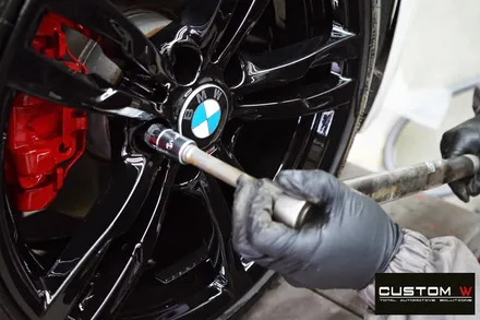 BMW F30 320D 블랙유광 휠 + 레드 캘리퍼 도색 / 용인 처인구