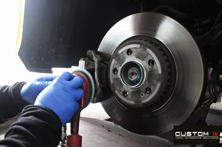 벤츠 CLS400d 휠 상처 수리 후 블랙유광 휠도색 + 레드 캘리퍼 도색 / 용인 처인구