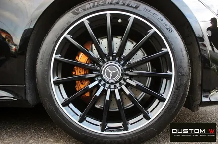 벤츠 GT43 AMG 기존 잘못된 수리 도색 이력 약품 박리 후 블랙 실버 투톤 무광 휠도색 + 카본 세라믹 골드 캘리퍼 도색 / 용인 처인구