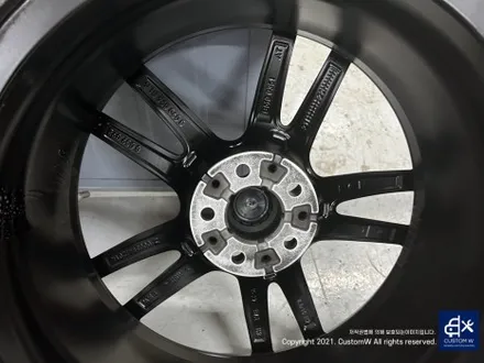 BMW G20 330e 상처가 많은 19인치 휠수리 후, 사틴 블랙 (aka. 맷블랙 MATT BLACK / 무광 블랙) 휠도색 / 용인 처인구