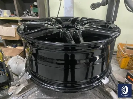 벤츠 V클래스 V300D 휠 상처 수리 후, 블랙 유광 휠도색 + 손상된 타이어 신품으로 교체 작업까지_! / 용인 처인구