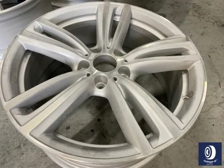 BMW F30 330i 442M 19인치 휠 상처 수리 및 부식 제거 /  약품 박리 ( 페인트 제거) 후, 블랙 + 실버 투톤 휠도색 / 용인 처인구