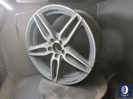 벤츠 W213 E300 AMG 라인 19인치 휠 상처 수리 후, 건메탈 그레이 휠 도색 / 용인 처인구