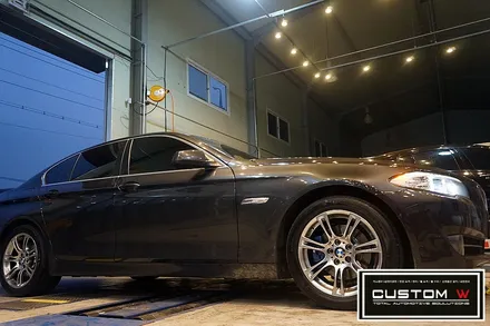 BMW F10 528I 고스트크롬 휠도색 + M퍼포먼스 블루 캘리퍼도색. / 용인 처인구