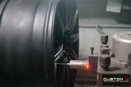 잘 못된 휠수리 도색 이력이 있는 벤츠 CLS63AMG 약품 박리 후, 재작업 다이아몬드 컷팅 블랙 폴리시 휠로 커스터 마이징, 레드 캘리퍼 도색 작업 까지.! / 용인 처인구
