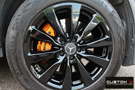 벤츠 GLC350e 휠 상처 수리 후 블랙유광 휠도색 + 카본 세라믹 골드 캘리퍼 도색 / 용인 처인구