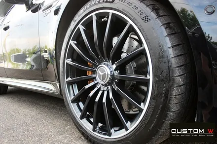 벤츠 GT43 AMG 기존 잘못된 수리 도색 이력 약품 박리 후 블랙 실버 투톤 무광 휠도색 + 카본 세라믹 골드 캘리퍼 도색 / 용인 처인구