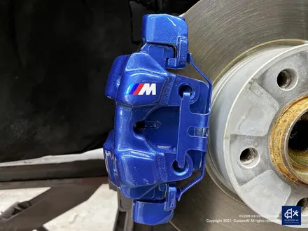 휠, 캘리퍼 모두 새 옷을 입히자! BMW 320i 휠수리 후 블랙유광 휠도색 + 블루 캘리퍼 도색 / 용인 처인구
