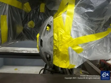 후기글 작성해 주신 고객님의 차량_! BMW G05 X5 45e 휠 상처 수리 후, 블랙 유광 휠도색 그리고 부식 녹 제거 및 방지 블루 캘리퍼 도색 작업까지_! / 용인 처인구