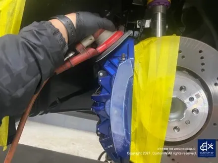 BMW G87 M2 930M 블랙 유광 휠도색 + 레드 캘리퍼 도색 커스텀W에 자주 입고되는 포켓 머신~~! / 용인 처인구