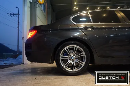 BMW F10 528I 고스트크롬 휠도색 + M퍼포먼스 블루 캘리퍼도색. / 용인 처인구