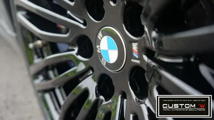 BMW G30 530d 맷블랙 휠을 블랙유광 휠도색으로 새롭게 만들어드렸습니다. / 용인 처인구