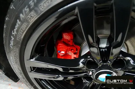 BMW F30 320D 잘못된 휠도색으로 인한 박리 작업 및 블랙유광 휠도색 + 레드 캘리퍼 도색 / 용인 처인구