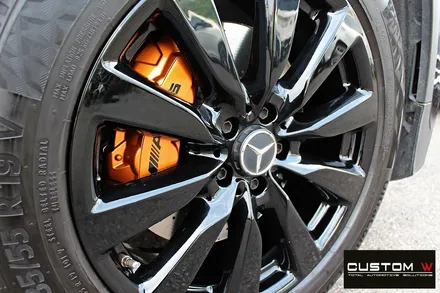 벤츠 GLC350e 휠 상처 수리 후 블랙유광 휠도색 + 카본 세라믹 골드 캘리퍼 도색 / 용인 처인구