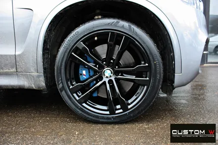 BMW X5 50d 약품 박리, 휠 상처 수리 후 블랙유광 휠도색 / 용인 처인구
