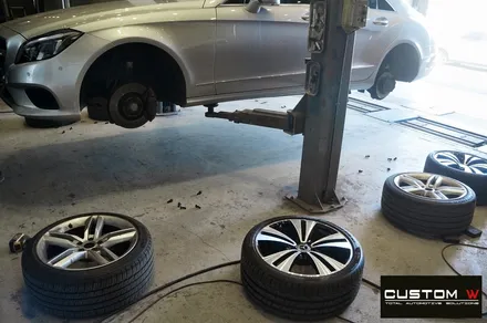 벤츠 W218 CLS350d 19인치 휠 상처 수리 후 다이아몬드 컷팅 가공 작업을 이용한 블랙 폴리쉬 휠로 깔끔하게 변신! / 용인 처인구