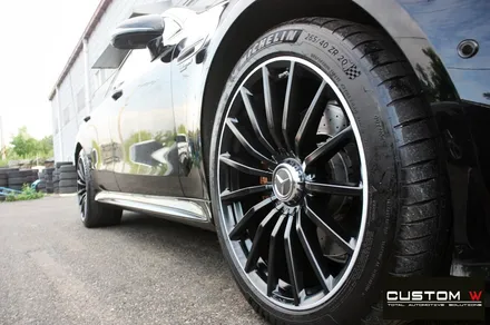 벤츠 GT43 AMG 기존 잘못된 수리 도색 이력 약품 박리 후 블랙 실버 투톤 무광 휠도색 + 카본 세라믹 골드 캘리퍼 도색 / 용인 처인구