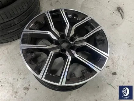 BMW 휠.. 왜 이렇게 만들까... 휠에 장착된 플라스틱 커버는 무슨 의미가 있나? 경량화? 디자인? 신형 740D 신0차 출고 작업 휠 커버 + 휠 블랙 도색 + 캘리퍼  도색 / 용인 처인구