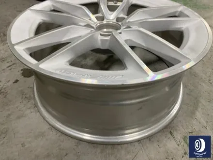 벤츠 C43 AMG 휠 상처 수리 후, 다이아몬드 커팅 가공을 이용한 블랙 폴리시 투톤 휠 커스텀 도색 / 용인 처인구