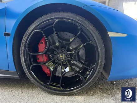 람보르기니 우라칸 LP610 조수석 앞 휠 상처 수리 후, 하이그로시 블랙 휠 복원 도색 / 용인 처인구