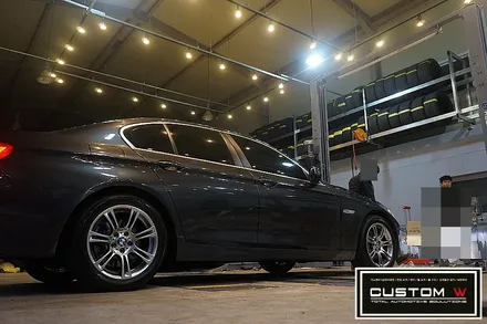 BMW F10 528I 고스트크롬 휠도색 + M퍼포먼스 블루 캘리퍼도색. / 용인 처인구