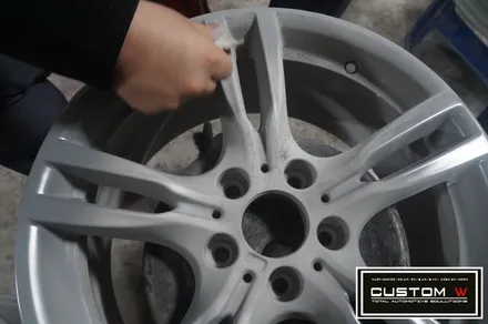 BMW 320D 투어링 400M 휠 상처 수리후, 블랙유광 휠도색 그리고 부식된 캘리퍼 녹제거후, 캘리퍼 도색 작업까지.! 커스텀W / 용인 처인구