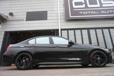 블랙바디  블랙휠 찰떡 궁합.! BMW F30 441M 휠상처 수리후, 블랙유광 휠도색 그리고 레드 캘리퍼 도색 작업까지.! 커스텀W. / 용인 처인구
