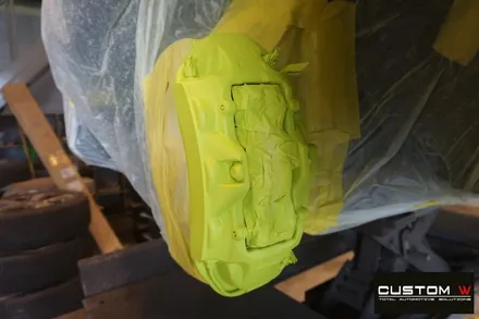 벤츠 GLE63AMG 잘 못된 휠수리 도색 이력이 있는 휠 박리 후 투톤 휠도색  재작업 ,  애시드 그린 (형광) 캘리퍼도색. / 용인 처인구