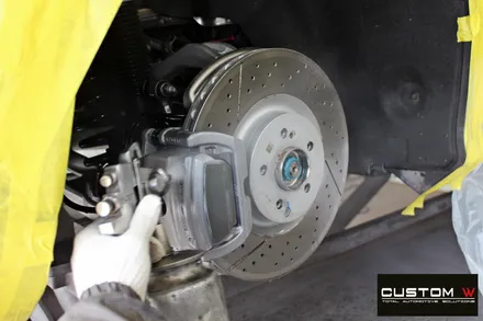 벤츠 GT43 AMG 블랙유광 휠 도색 + 카본 세라믹 골드 캘리퍼 도색 (블랙 차량) / 용인 처인구