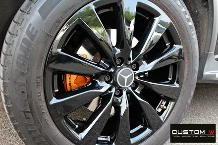 벤츠 GLC350e 휠 상처 수리 후 블랙유광 휠도색 + 카본 세라믹 골드 캘리퍼 도색 / 용인 처인구