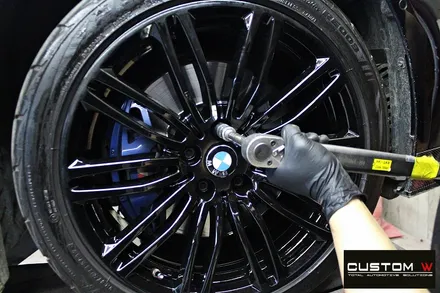 BMW 530d 664M 기존 잘못된 수리 도색 이력 약품 박리 후 블랙유광 휠도색 / 용인 처인구
