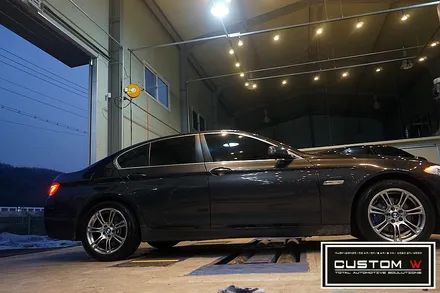 BMW F10 528I 고스트크롬 휠도색 + M퍼포먼스 블루 캘리퍼도색. / 용인 처인구
