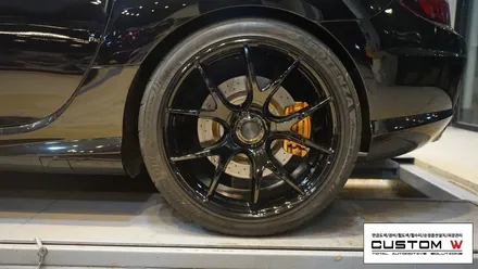 벤츠 SLK 55 AMG RAYS휠 블랙유광 휠도색, 골드 캘리퍼도색. / 용인 처인구
