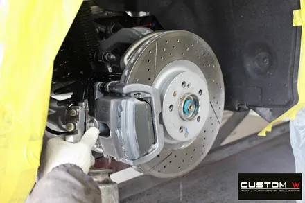 벤츠 GT43 AMG 블랙유광 휠 도색 + 카본 세라믹 골드 캘리퍼 도색 (블랙 차량) / 용인 처인구