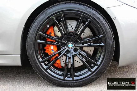 BMW F90 M5 블랙유광 휠 도색 + M 퍼포먼스 오렌지 (한라봉) 캘리퍼 도색 / 용인 처인구