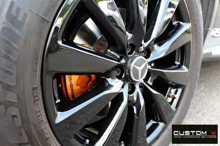 벤츠 GLC350e 휠 상처 수리 후 블랙유광 휠도색 + 카본 세라믹 골드 캘리퍼 도색 / 용인 처인구