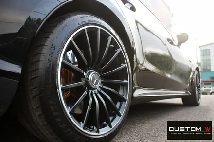 벤츠 GT43 AMG 기존 잘못된 수리 도색 이력 약품 박리 후 블랙 실버 투톤 무광 휠도색 + 카본 세라믹 골드 캘리퍼 도색 / 용인 처인구