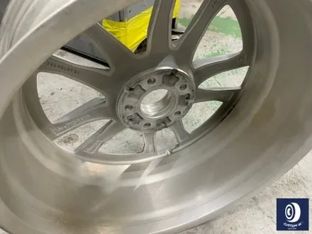 벤츠 C43 AMG 휠 상처 수리 후, 다이아몬드 커팅 가공을 이용한 블랙 폴리시 투톤 휠 커스텀 도색 / 용인 처인구
