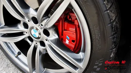 BMW 535D 도색 및 수리이력이 있는 휠 고스트크롬으로 재도색,캘리퍼도색 이력있는 캘리퍼도 레드로 다시 제대로 캘리퍼도색. / 용인 처인구