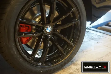 블랙유광 휠도색, 레드 캘리퍼도색 - BMW G30 520D 신차 / 용인 처인구